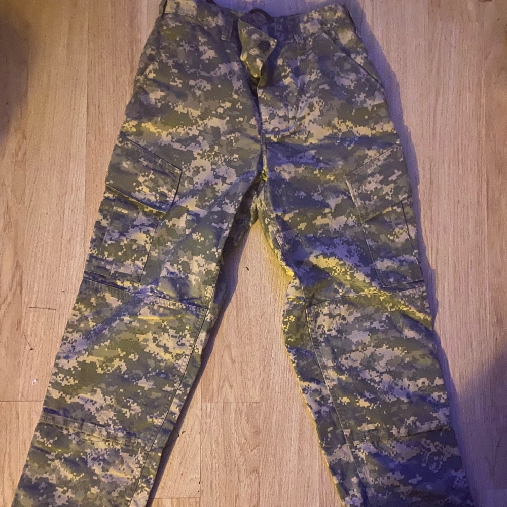 Military cargo pants